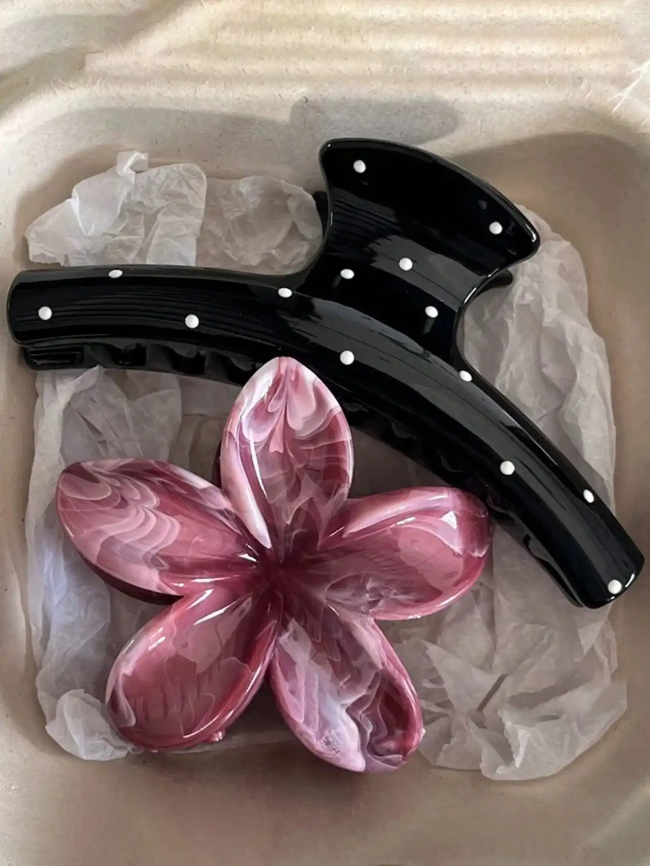 2pcs Glossy Red Floral & Dot Hair Clips, Elegant Simple Plastic Hair Accessory Clips, Suitable For Daily, Casual, Party, Work, Travel Use,Flower Claw Valentine's Day Valentines Hair Jaw Clip Hair Clamps Hair Clutch Hair Catcher Clip
2pcs Glossy Red Floral & Dot Hair Clips, Elegant Simple Plastic Hair Accessory Clips, Suitable For Daily, Casual, Party, Work, Travel Use,Flower Claw Valentine's Day Valentines Hair Jaw Clip Hair Clamps Hair Clutch Hair Catcher Clip