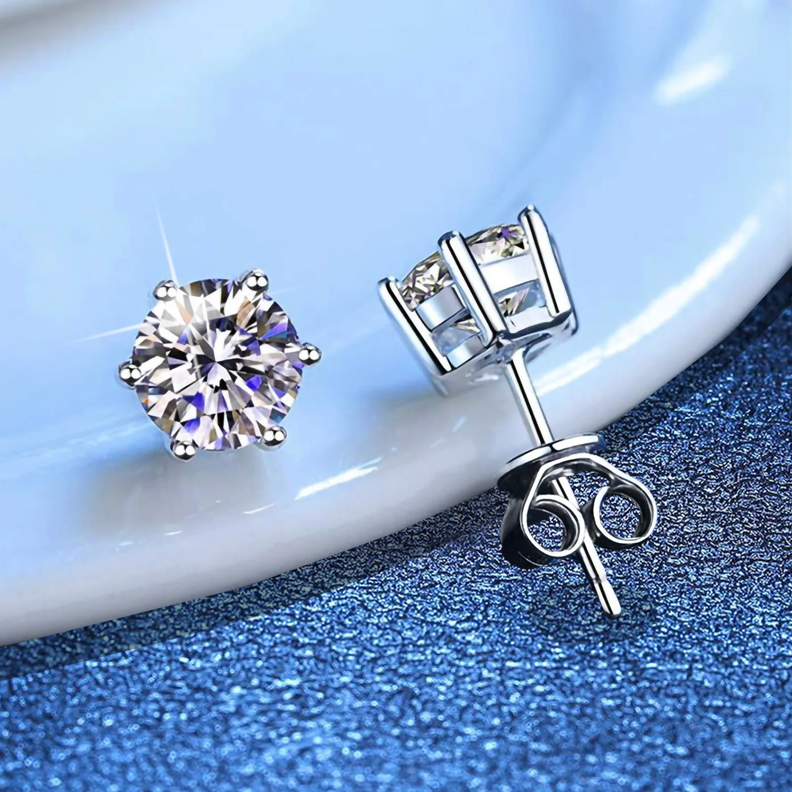 New 925 Sterling Silver Earrings six claw 2ct Moissanite for Women Top Quality Wedding Engagement Jewelry Fashion Ear Stud Party
New 925 Sterling Silver Earrings six claw 2ct Moissanite for Women Top Quality Wedding Engagement Jewelry Fashion Ear Stud Party