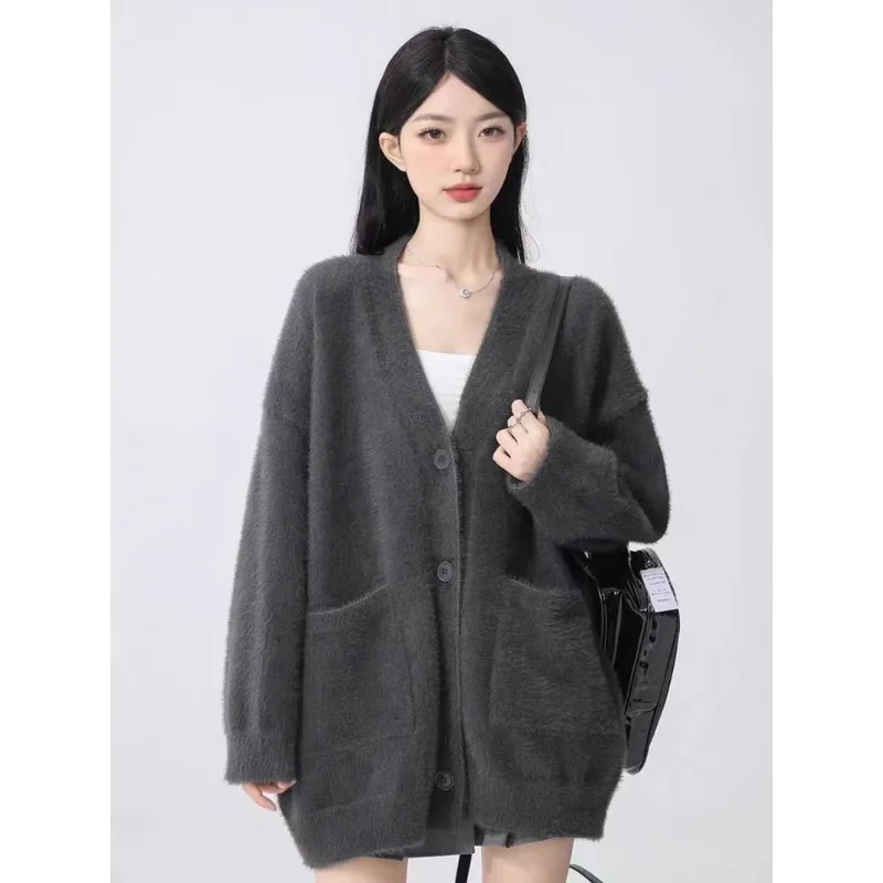 Korean Vintage Gray Solid Color Knitwear Autumn New V-neck Cardigan Sweater Ins Style Fashion Loose Women's Casual Clothing
Korean Vintage Gray Solid Color Knitwear Autumn New V-neck Cardigan Sweater Ins Style Fashion Loose Women's Casual Clothing