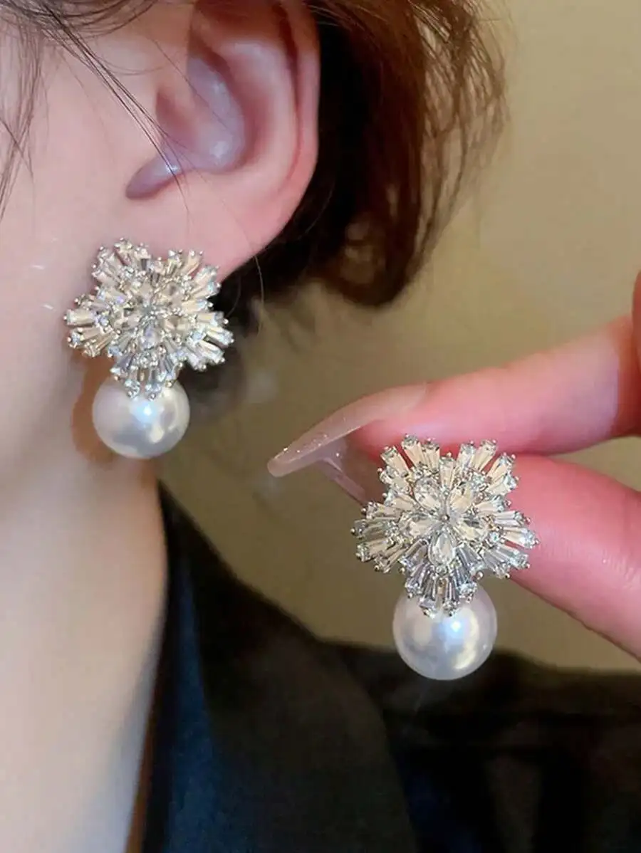 Elegant Rhinestone Snowflake Faux Pearl Earrings For Women Party Wedding Daily Wear
Elegant Rhinestone Snowflake Faux Pearl Earrings For Women Party Wedding Daily Wear