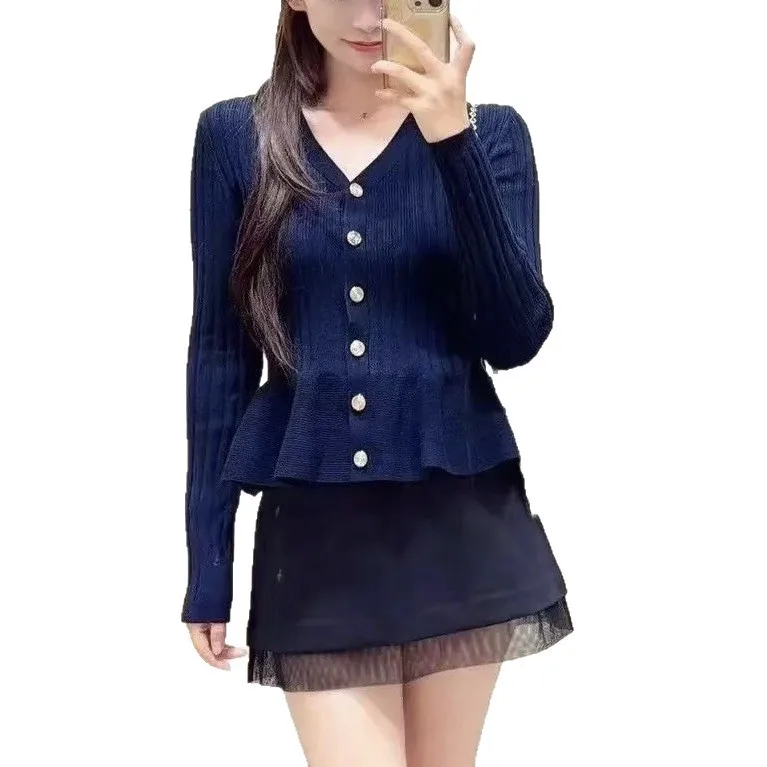 Fall/Winter Women V-Neck Long Sleeve Single-breasted Ribbed Pleated Solid Knit Cardigan Slim Soft Fashion Elegant Sweater
Fall/Winter Women V-Neck Long Sleeve Single-breasted Ribbed Pleated Solid Knit Cardigan Slim Soft Fashion Elegant Sweater