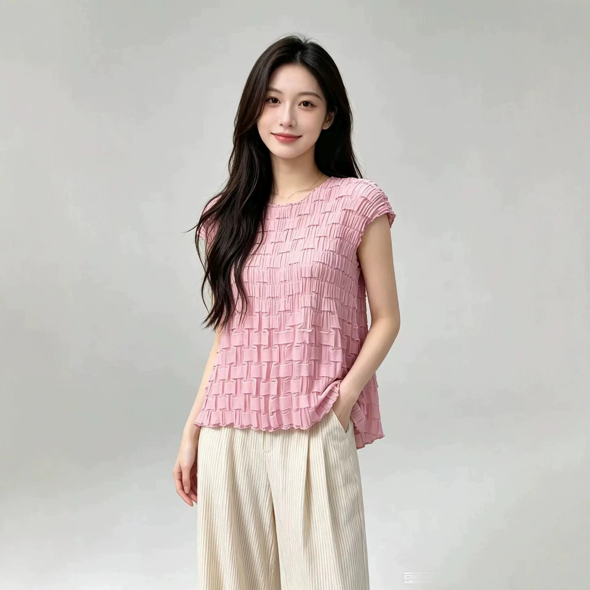 Miyake Style Pleated Fashion, Versatile, Casual, Lazy, Relaxed, High-end Design, Loose and Slim Sleeveless Top
Miyake Style Pleated Fashion, Versatile, Casual, Lazy, Relaxed, High-end Design, Loose and Slim Sleeveless Top