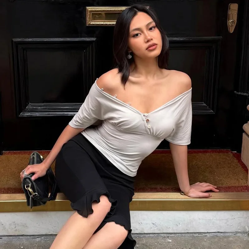 Trendix Women's V Neck Button T Shirts Summer Street Casual Fashion Short Sleeve Tee Party Club Bodycon Commute Basic Blouse
Trendix Women's V Neck Button T Shirts Summer Street Casual Fashion Short Sleeve Tee Party Club Bodycon Commute Basic Blouse