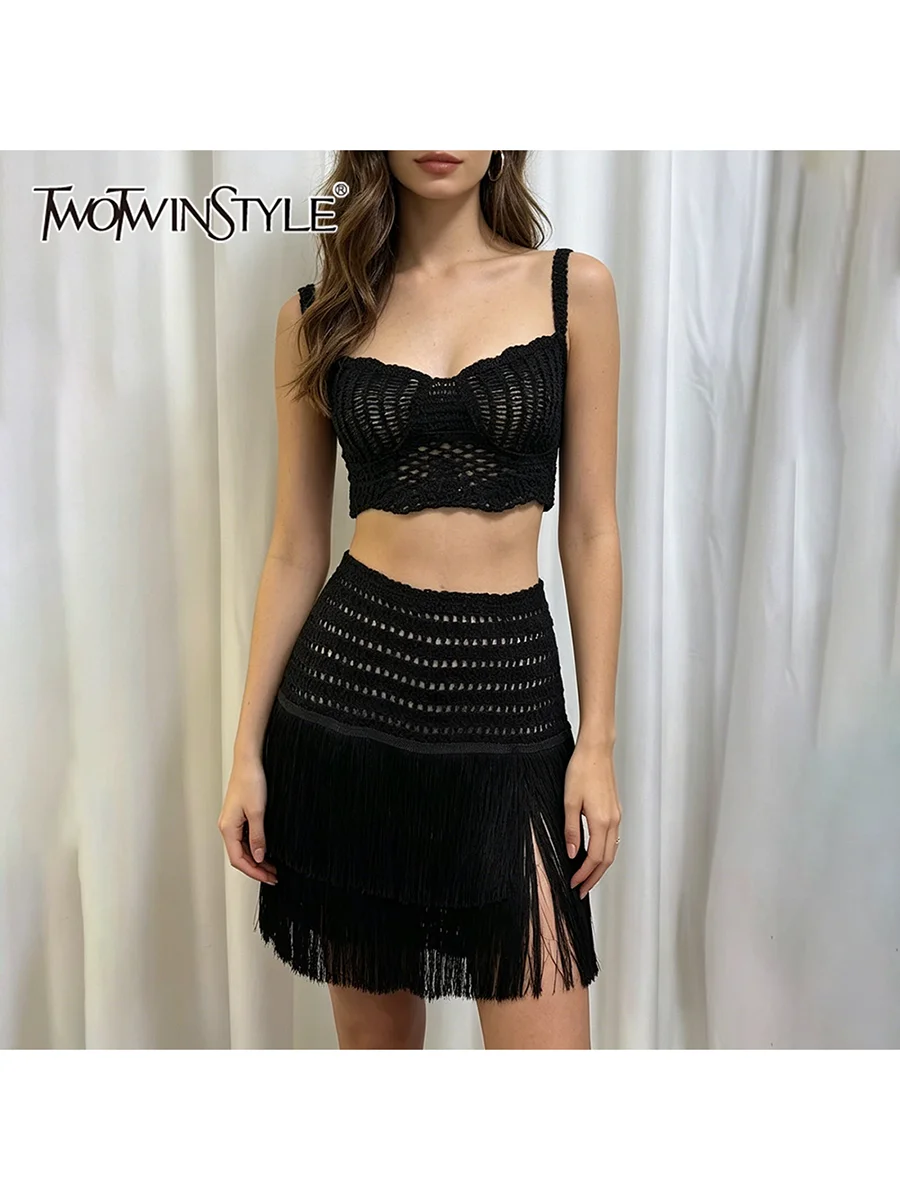 TWOTWINSTYLE Spliced Tassels Two Piece Sets for Women Square Collar Sleeveless Vest High Waist Mini Skirt Hollow Out Set Female
TWOTWINSTYLE Spliced Tassels Two Piece Sets for Women Square Collar Sleeveless Vest High Waist Mini Skirt Hollow Out Set Female