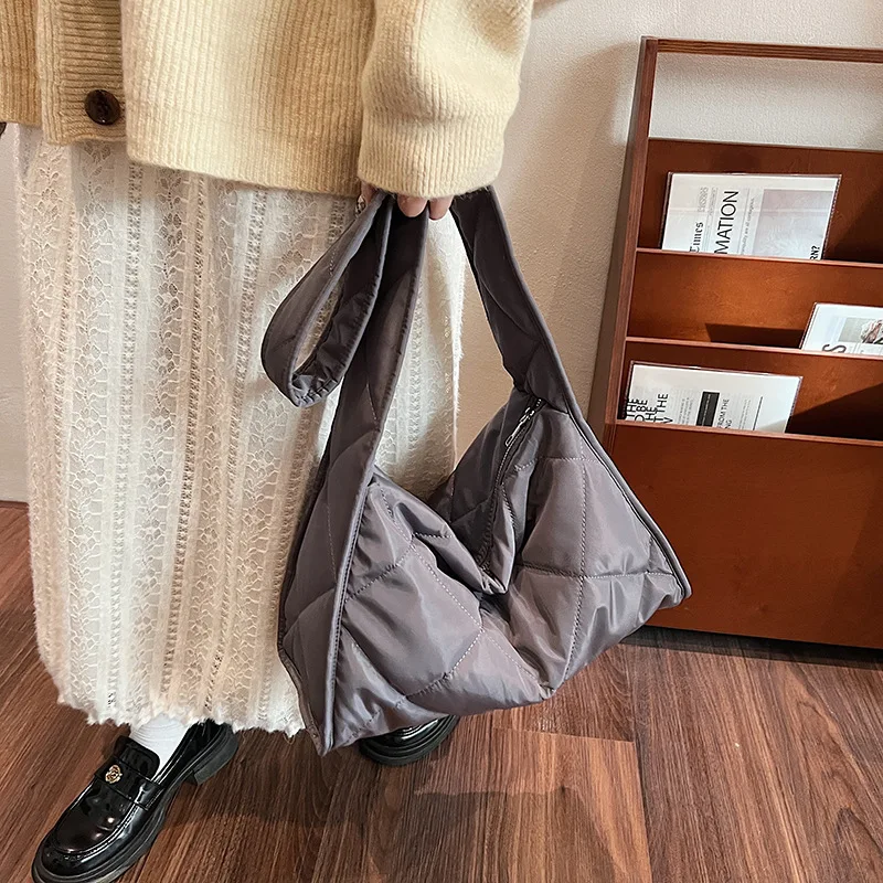 2024 new leisure commuter armpit shoulder bag ins cross-body women handbag large capacity Tote bag
2024 new leisure commuter armpit shoulder bag ins cross-body women handbag large capacity Tote bag