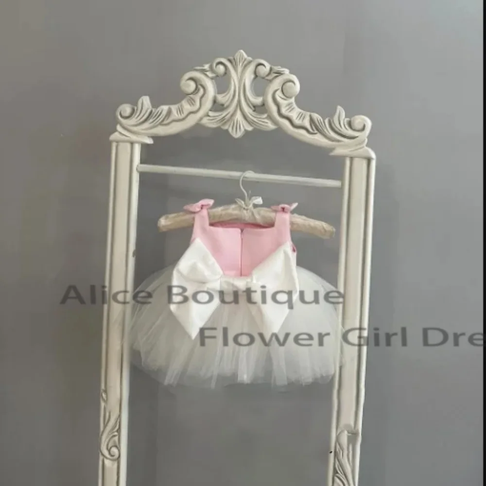 Lovely Flower Girl Dress Baby Pink A-Line Bow Spaghetti Straps Tulle Sleeveless Dress For Kids Wedding Birthday Gowns Customized
Lovely Flower Girl Dress Baby Pink A-Line Bow Spaghetti Straps Tulle Sleeveless Dress For Kids Wedding Birthday Gowns Customized