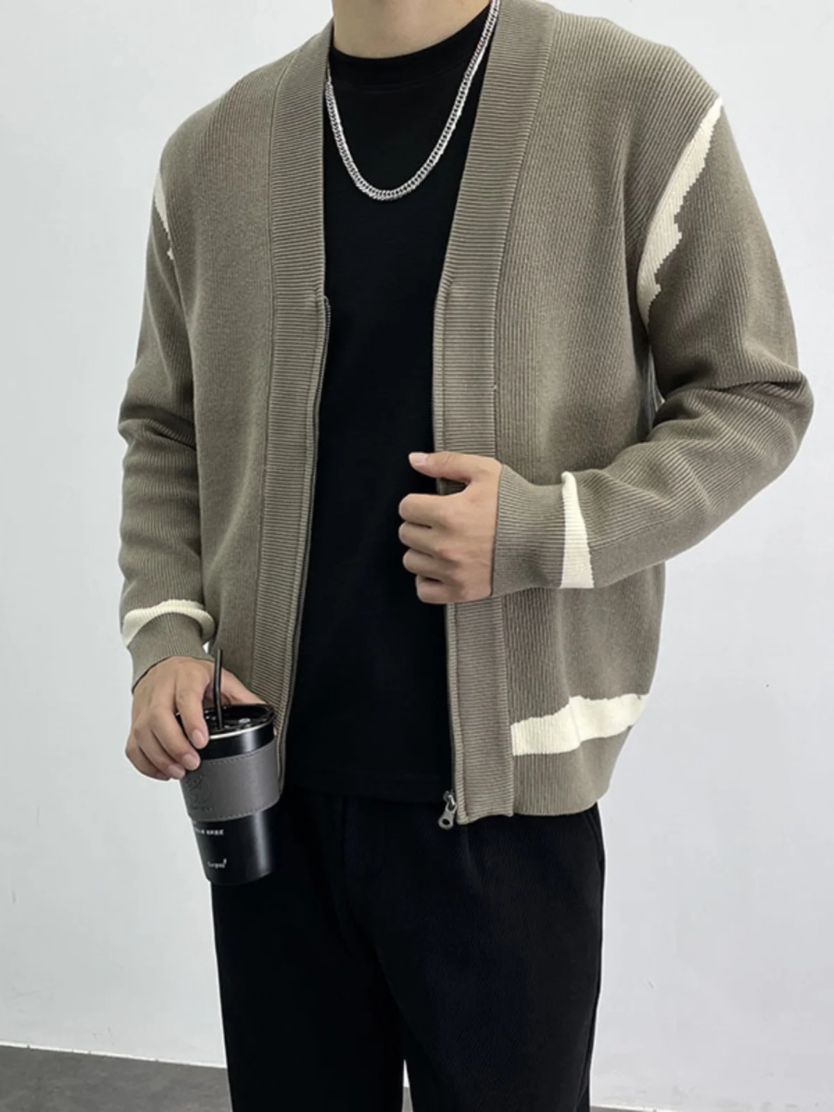 Faionable Striped Long Sve Cardigan Coat for Men Casual Sle Autumn Winter New Arrival Youthful Vitali Trendy Outerwear
Faionable Striped Long Sve Cardigan Coat for Men Casual Sle Autumn Winter New Arrival Youthful Vitali Trendy Outerwear