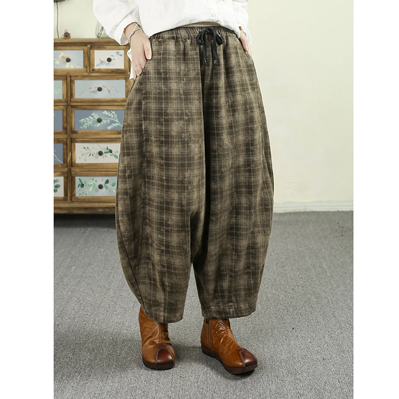 Новое поступление 2025, осенние женские универсальные винтажные брюки до щиколотки, повседневные свободные хлопковые клетчатые шаровары с эластичной резинкой на талии Q128
Новое поступление 2025, осенние женские универсальные винтажные брюки до щиколотки, повседневные свободные хлопковые клетчатые шаровары с эластичной резинкой на талии Q128