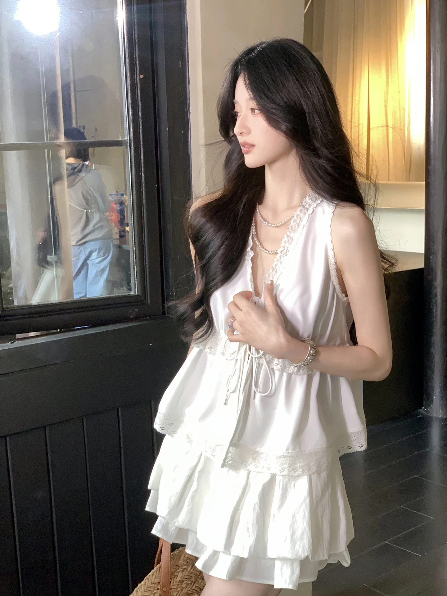 Aboutpoem Lace Splice Sleeveless Belted Open Cardigan Women's Loose V-neck Design Pure Desire Sense Top Elegant Style Polyest...
Aboutpoem Lace Splice Sleeveless Belted Open Cardigan Women's Loose V-neck Design Pure Desire Sense Top Elegant Style Polyest...