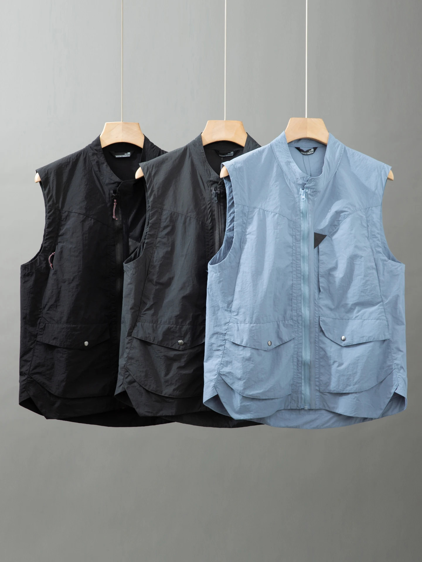 Легкий водонепроницаемый мужской походный жилет Svel из нейлона, многофункциональный, модный, для весны и лета, повседневный
Легкий водонепроницаемый мужской походный жилет Svel из нейлона, многофункциональный, модный, для весны и лета, повседневный