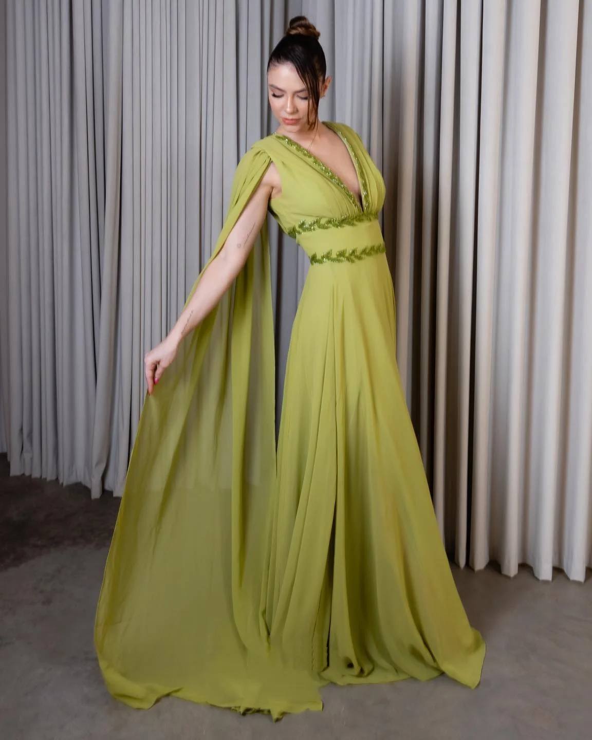 Customized Modern Style Chiffon Embroidery A-line V-neck Long Dresses Prom Dresses Simple Retro Elegant Exquisite High Quality S
Customized Modern Style Chiffon Embroidery A-line V-neck Long Dresses Prom Dresses Simple Retro Elegant Exquisite High Quality S