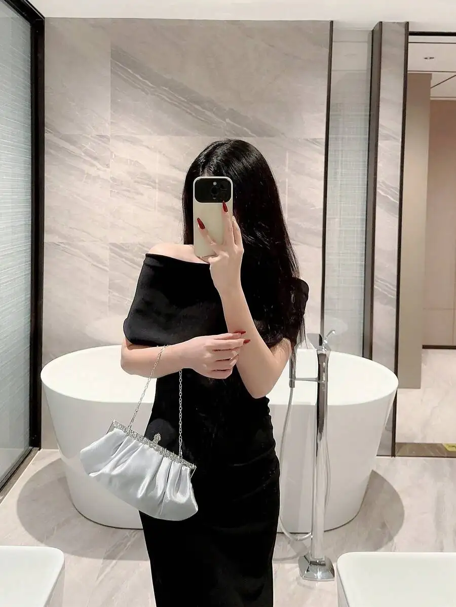 Elegant Satin Evening Clutch Bag With Rhinestone Decoration Chain Handbag For Party Prom Wedding
Elegant Satin Evening Clutch Bag With Rhinestone Decoration Chain Handbag For Party Prom Wedding
