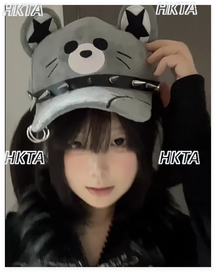 Панк темные заклепки субкультура милая универсальная бейсболка с утиным языком шляпы аксессуары для одежды Y2k мультяшная шляпа на Хэллоуин для женщин
Панк темные заклепки субкультура милая универсальная бейсболка с утиным языком шляпы аксессуары для одежды Y2k мультяшная шляпа на Хэллоуин для женщин