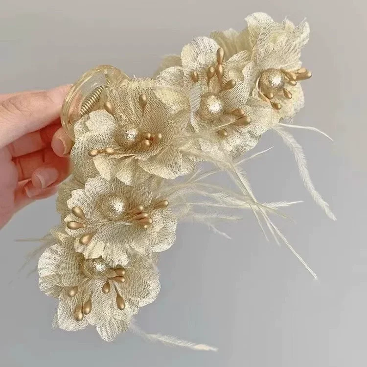 Elegant Fashionable Women Feather Flower Trendy Hair Clips Ladies Headwear Summer Autumn Hair Claws Headdress Hair Accessories
Elegant Fashionable Women Feather Flower Trendy Hair Clips Ladies Headwear Summer Autumn Hair Claws Headdress Hair Accessories