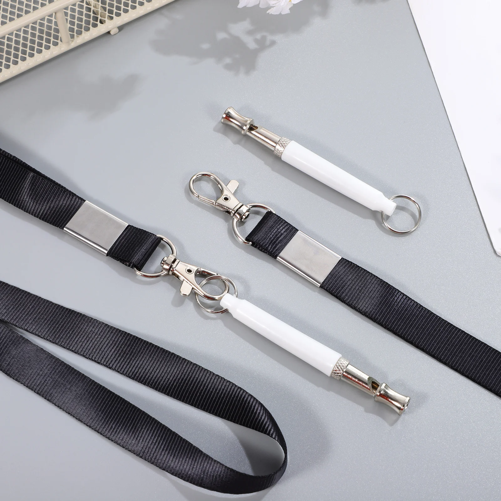 2Pcs Dog Training Whistle with Lanyard Pet Whistle for Mountaineering Exploration Sound Repeller for Golden Retriever
2Pcs Dog Training Whistle with Lanyard Pet Whistle for Mountaineering Exploration Sound Repeller for Golden Retriever