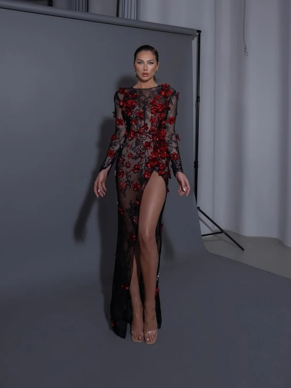 Elegant Floral Lace Evening Dress Glamorous Long-Sleeve Evening Gown Shiny High-Slit Floor-Length Party Gown Customized
Elegant Floral Lace Evening Dress Glamorous Long-Sleeve Evening Gown Shiny High-Slit Floor-Length Party Gown Customized