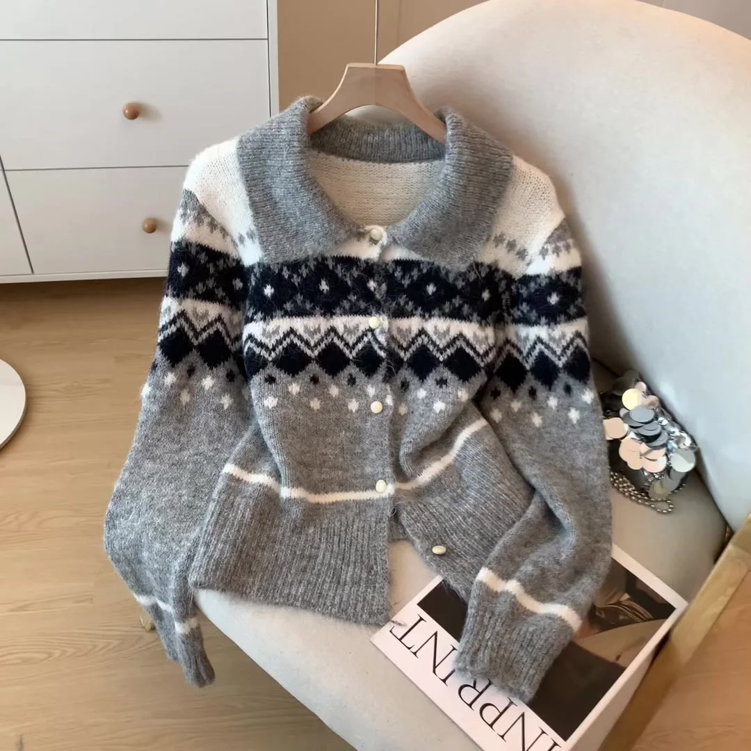 Женский серый жаккардовый кардиган, вязаный свитер, винтажный джемпер 2000-х годов, трикотаж с длинными рукавами, корейский мягкий уютный свитер, осень-зима 2025
Женский серый жаккардовый кардиган, вязаный свитер, винтажный джемпер 2000-х годов, трикотаж с длинными рукавами, корейский мягкий уютный свитер, осень-зима 2025