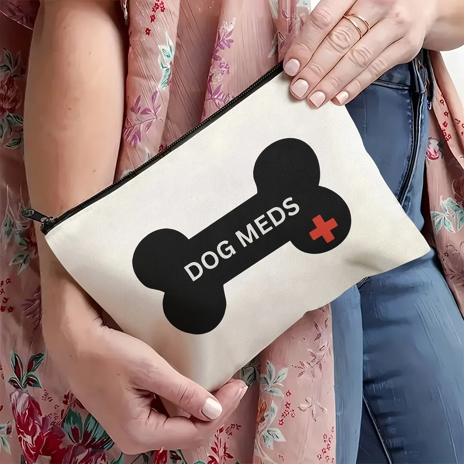 Сумка-органайзер для лекарств для собак, удобная дорожная сумка для хранения лакомств и игрушек для питомцев, прочная ткань с застежкой-молнией, идеально подходит для собак
Сумка-органайзер для лекарств для собак, удобная дорожная сумка для хранения лакомств и игрушек для питомцев, прочная ткань с застежкой-молнией, идеально подходит для собак