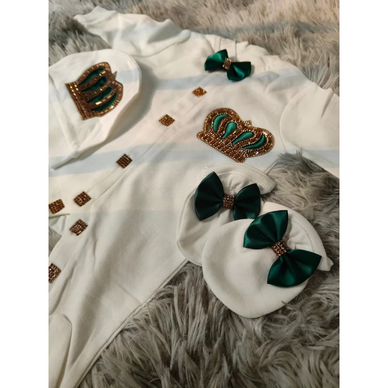 Newborn Formal Outfit Set,Soft cotton jumpsuit with crown and bow decorations,Includes matching hat and gloves,Skin-Friendly and
Newborn Formal Outfit Set,Soft cotton jumpsuit with crown and bow decorations,Includes matching hat and gloves,Skin-Friendly and