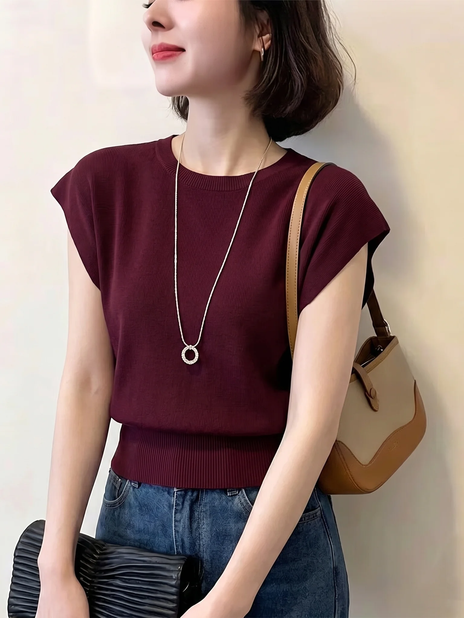 Elegant round Neck Pullover Knitwear Short Sleeve Color Women's Fashion Summer Top Luxury Sensation Korean Style Straig...
Elegant round Neck Pullover Knitwear Short Sleeve Color Women's Fashion Summer Top Luxury Sensation Korean Style Straig...