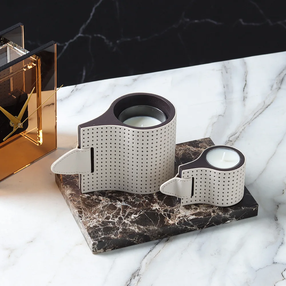 Современные простые кожаные полые ароматические свечи, украшения для спальни, обеденного стола, атмосфера, мягкие украшения
Современные простые кожаные полые ароматические свечи, украшения для спальни, обеденного стола, атмосфера, мягкие украшения