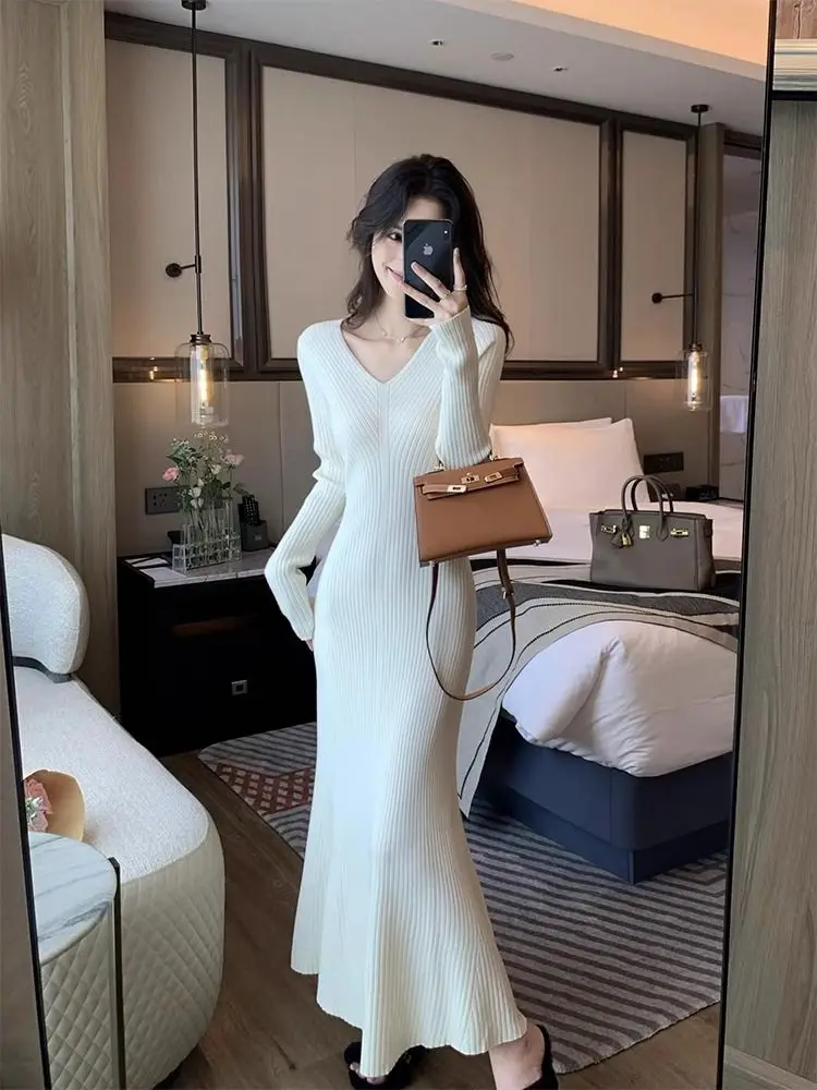 Autumn Winter Black White V-neck Wrapped Hip Knit Dress French Women's Beige Temperament Long Sleeves Fishtail Dress Ladies Chic
Autumn Winter Black White V-neck Wrapped Hip Knit Dress French Women's Beige Temperament Long Sleeves Fishtail Dress Ladies Chic
