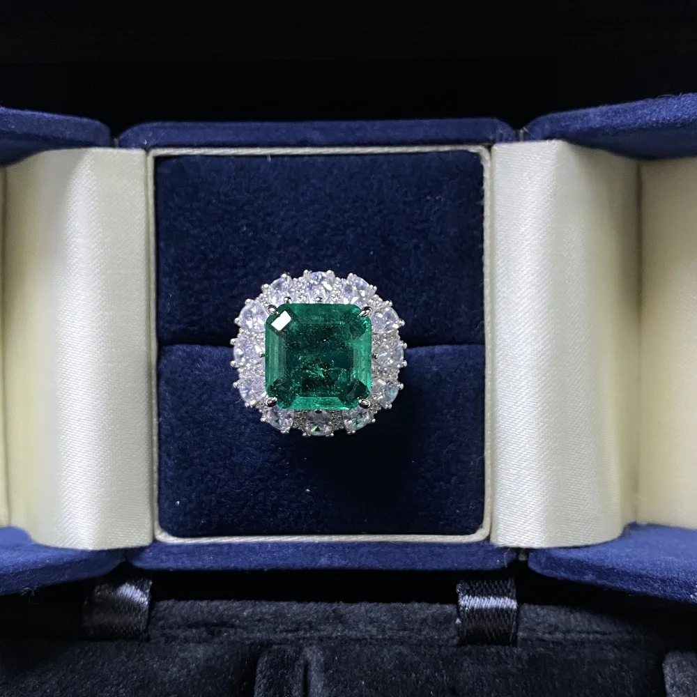 PT950 Platinum Wood Zoya Color Women's Emerald Cut Diamond Ring
PT950 Platinum Wood Zoya Color Women's Emerald Cut Diamond Ring