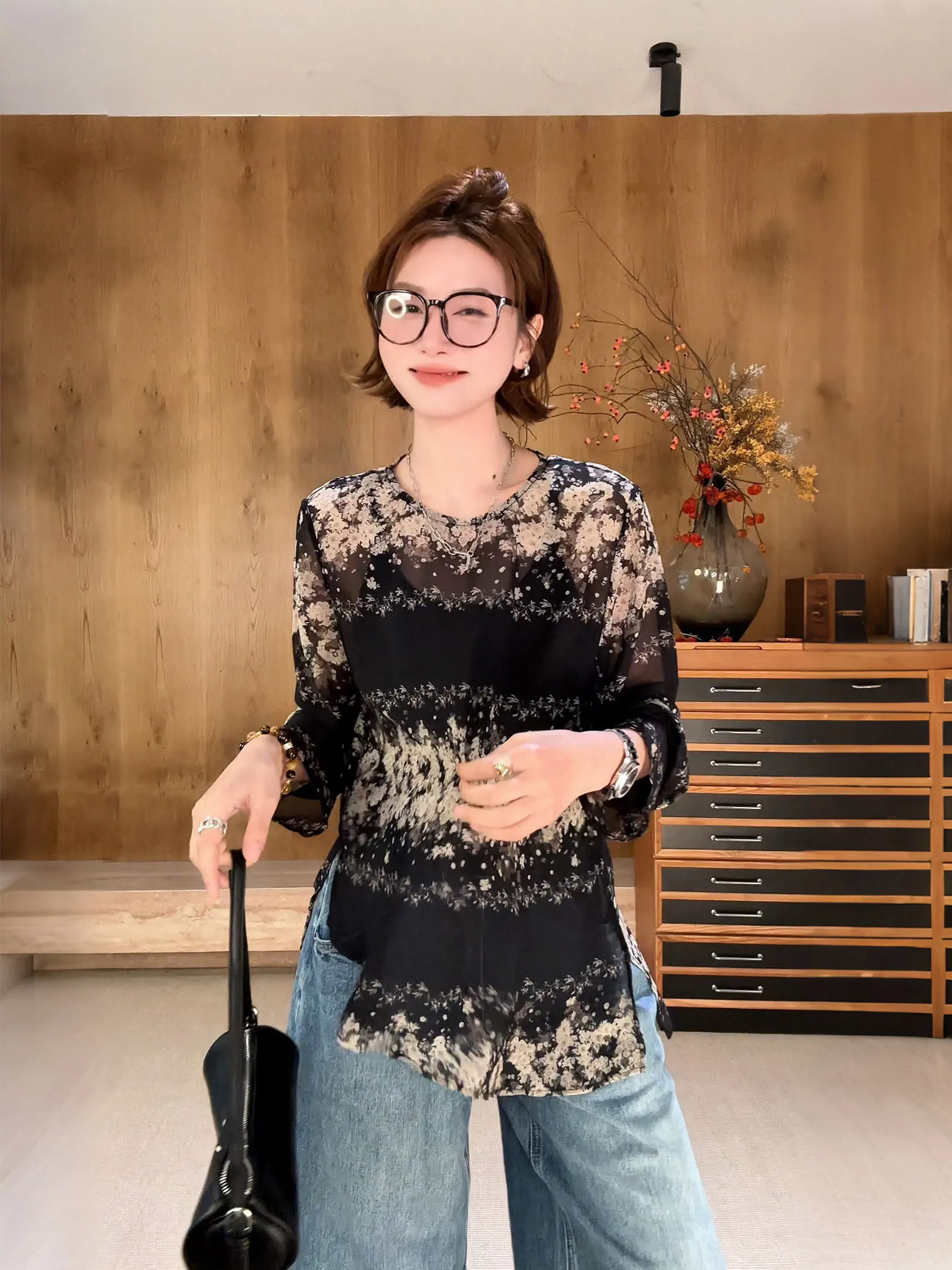 Новая минималистичная универсальная рубашка с длинным рукавом и круглым вырезом, с цветочным принтом, визуально стройнящая фигуру, в стиле Moon Doesn't Eat Fish Night Snow Dock Spring
Новая минималистичная универсальная рубашка с длинным рукавом и круглым вырезом, с цветочным принтом, визуально стройнящая фигуру, в стиле Moon Doesn't Eat Fish Night Snow Dock Spring