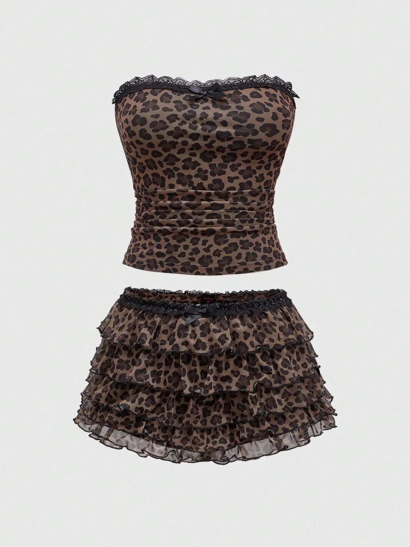 Комплект из топа-бандо с леопардовым принтом и мини-юбки с рюшами для женщин, стиль Y2K Himekaji с кружевной отделкой
Комплект из топа-бандо с леопардовым принтом и мини-юбки с рюшами для женщин, стиль Y2K Himekaji с кружевной отделкой