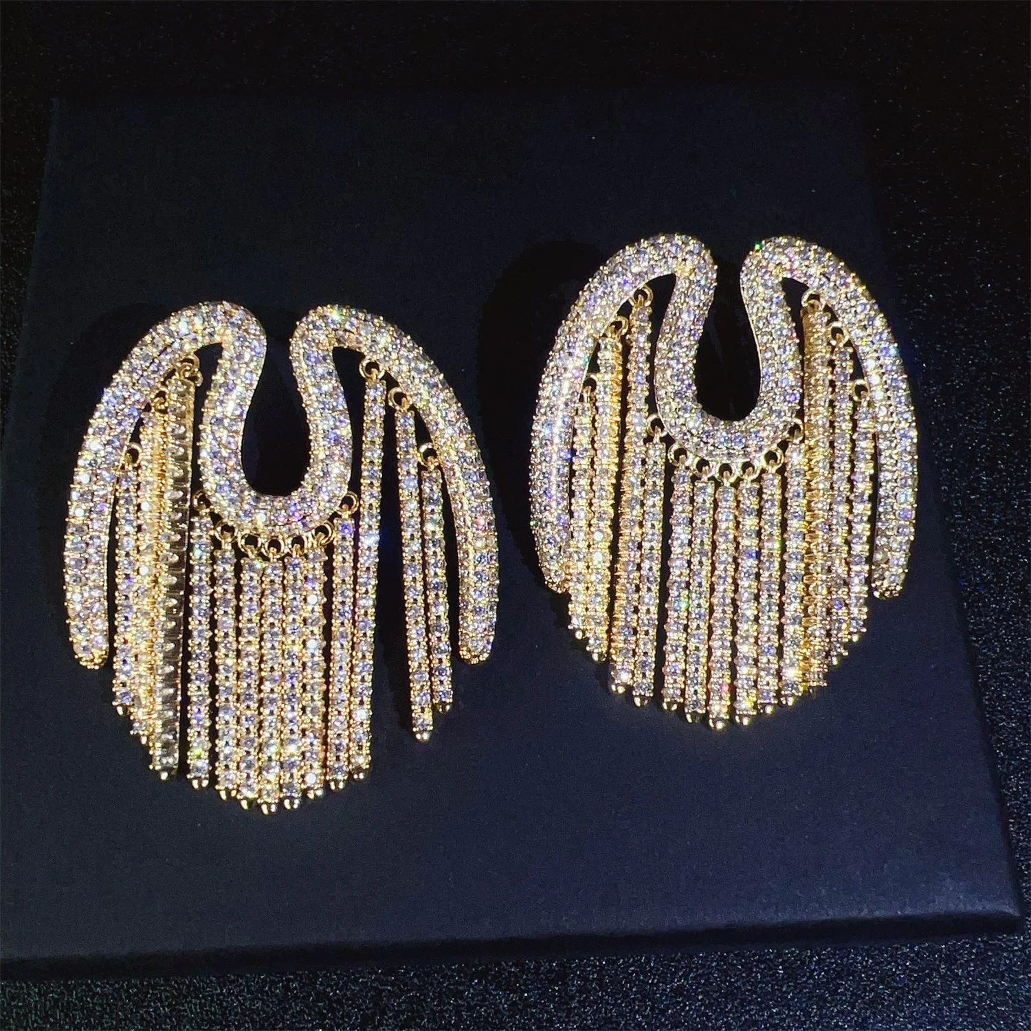 sparkly Cubic Zirconia Tassel Earrings Gold Silver Tone Statement Drop Earrings for Women Wedding Party gala event gift female
sparkly Cubic Zirconia Tassel Earrings Gold Silver Tone Statement Drop Earrings for Women Wedding Party gala event gift female