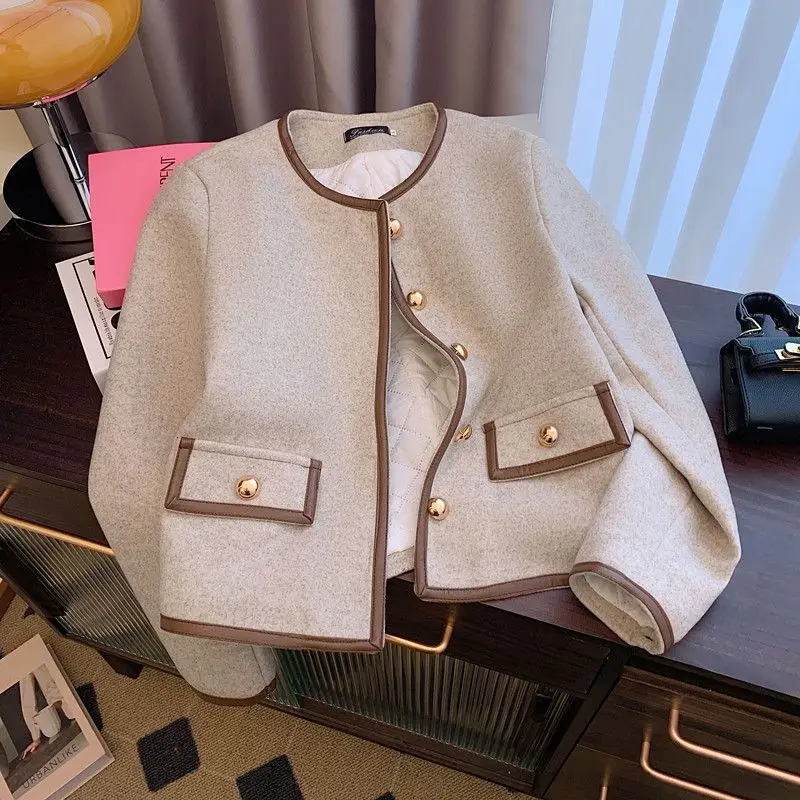 2024 autumn and winter new single breasted long sleeved short woolen and cotton small jacket for women
2024 autumn and winter new single breasted long sleeved short woolen and cotton small jacket for women