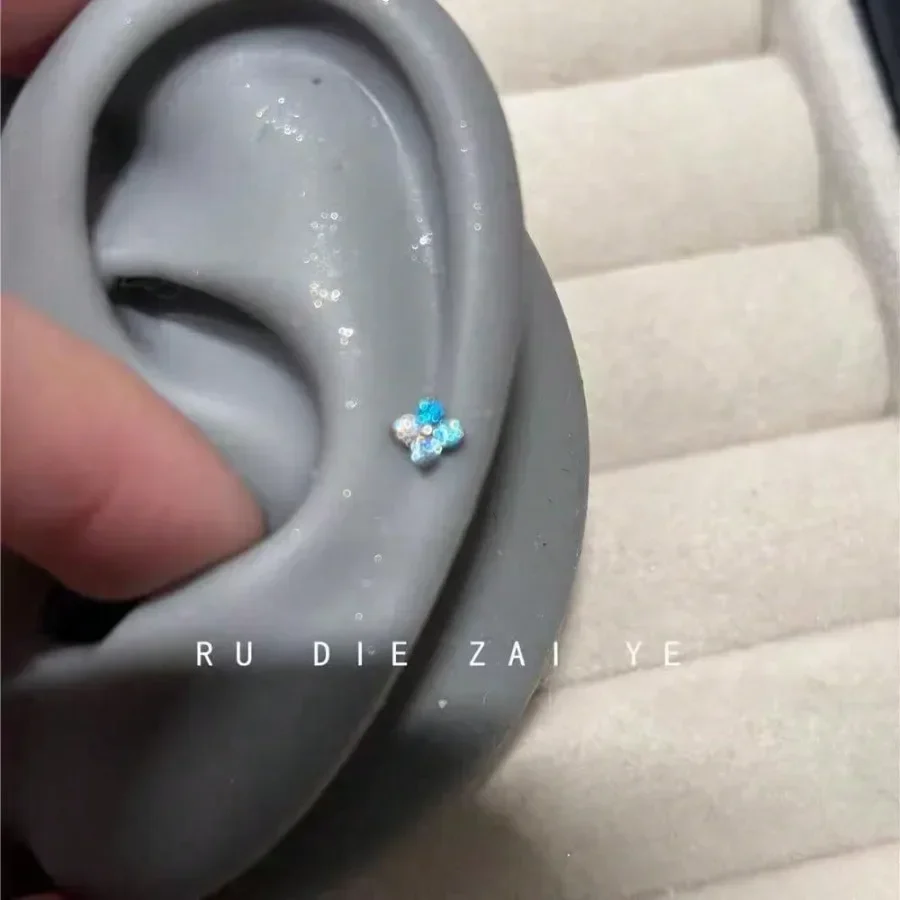 Single Gradient Blue-White Mini Clover Titanium Steel Screw Ear Stud, Hypoallergenic, Daily & Party Wear, Ideal Valentine Gift
Single Gradient Blue-White Mini Clover Titanium Steel Screw Ear Stud, Hypoallergenic, Daily & Party Wear, Ideal Valentine Gift