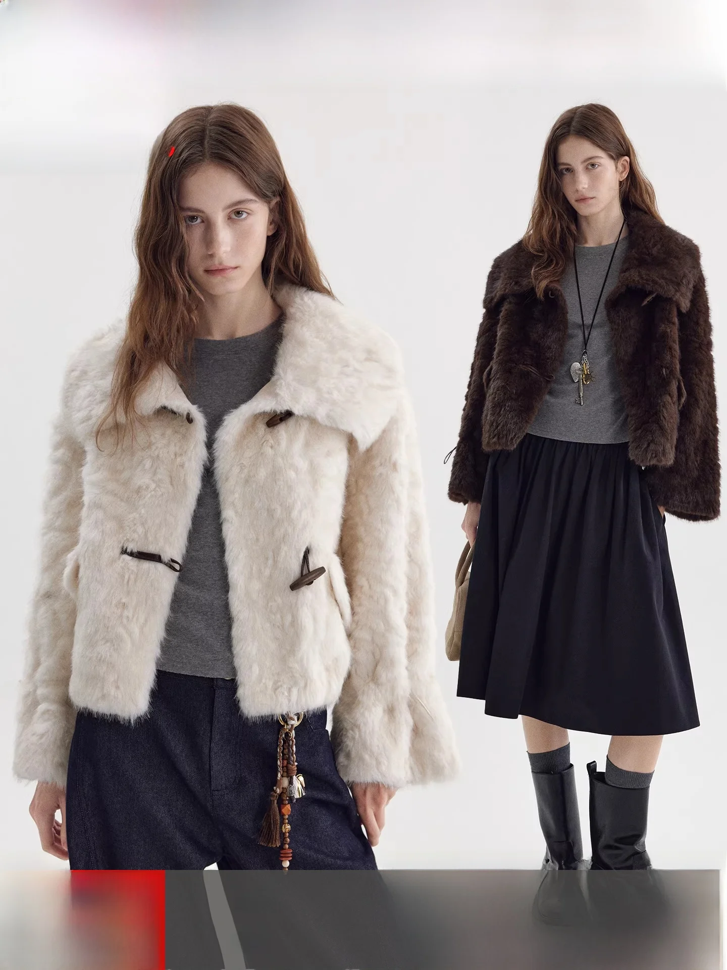 Роскошное женское пальто Fano из искусственного меха, зимняя верхняя одежда с большим воротником, на пуговицах, простой дизайн, свободный крой, в китайском стиле
Роскошное женское пальто Fano из искусственного меха, зимняя верхняя одежда с большим воротником, на пуговицах, простой дизайн, свободный крой, в китайском стиле