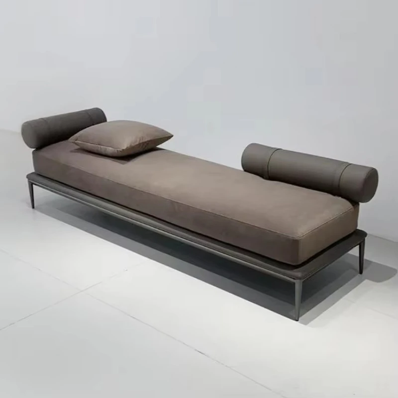 Elegant and luxurious modern European design leather sofa set villa living room furniture combination sofa
Elegant and luxurious modern European design leather sofa set villa living room furniture combination sofa