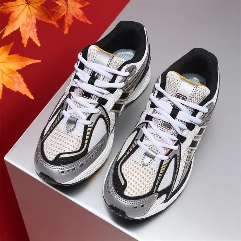 Кроссовки для бега 1906 с противоскользящей подошвой для дождливой погоды, дышащие комфортные повседневные кроссовки унисекс для мужчин и женщин
Кроссовки для бега 1906 с противоскользящей подошвой для дождливой погоды, дышащие комфортные повседневные кроссовки унисекс для мужчин и женщин