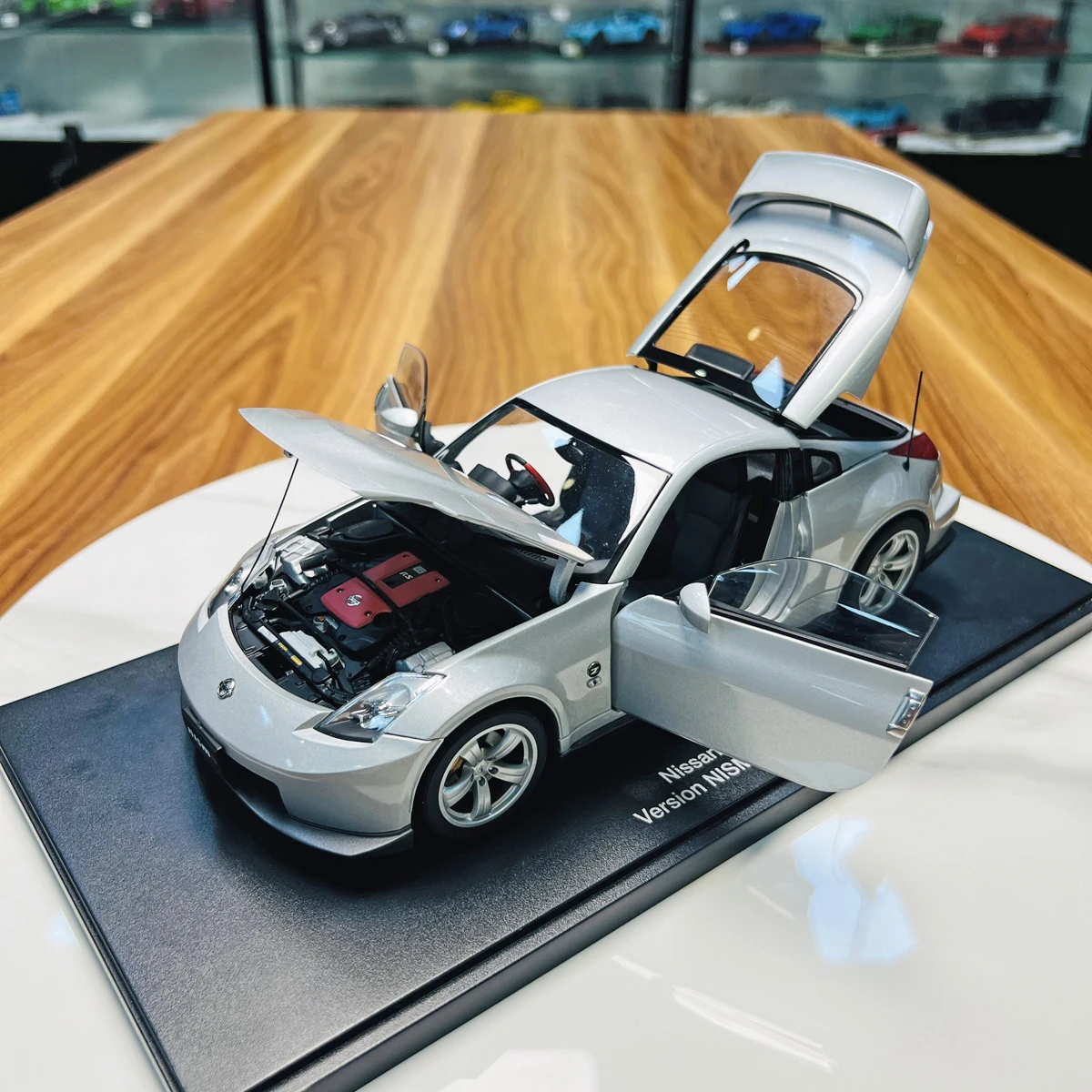 Autoart 1:18 Fairlady Z версия Type RS Simulation Limited Edition, все открытые металлические статические модели автомобиля из сплава, игрушка в подарок
Autoart 1:18 Fairlady Z версия Type RS Simulation Limited Edition, все открытые металлические статические модели автомобиля из сплава, игрушка в подарок