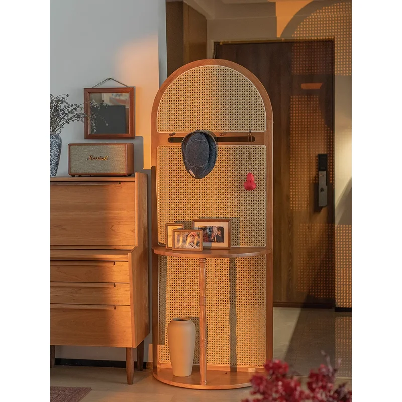 The entrance is opposite the door, the entrance seat screen is partitioned, retro solid wood rattan flower stand
The entrance is opposite the door, the entrance seat screen is partitioned, retro solid wood rattan flower stand