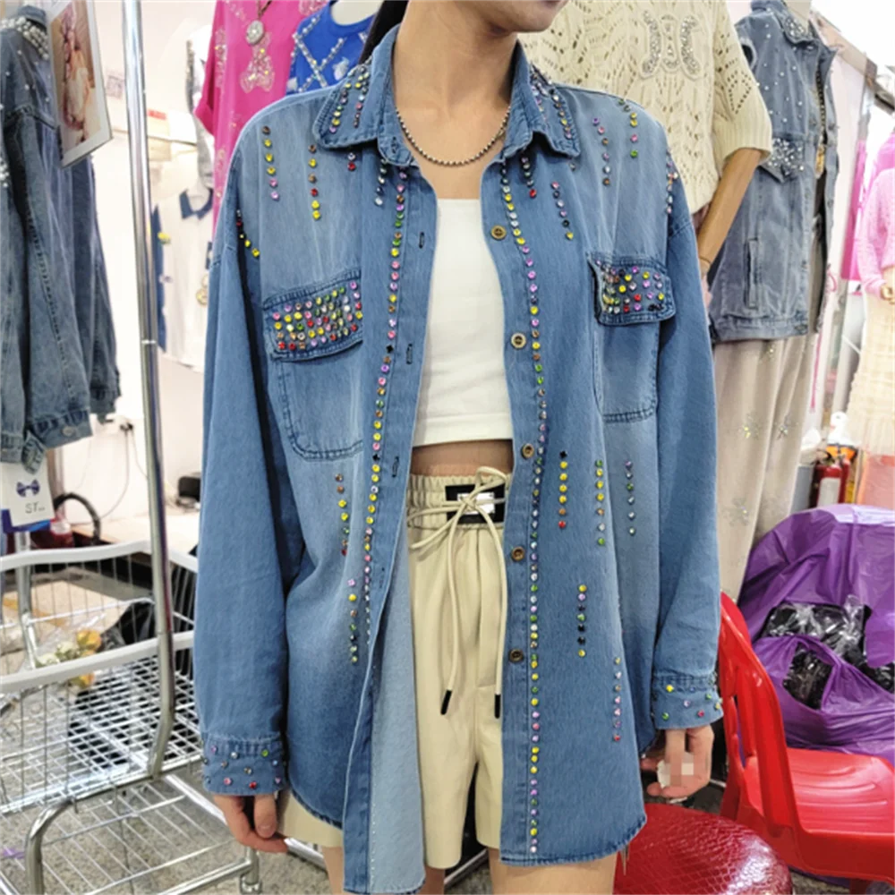Beaded diamond denim shirt women's spring 2023 new loose POLO collar single-breasted blouse
Beaded diamond denim shirt women's spring 2023 new loose POLO collar single-breasted blouse