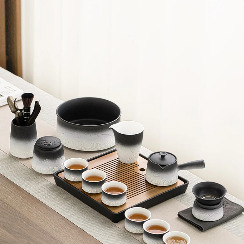Yipin Qiantang tea set home simple and luxurious modern living room office ceramic tea tray Kung Fu teapot.
Yipin Qiantang tea set home simple and luxurious modern living room office ceramic tea tray Kung Fu teapot.