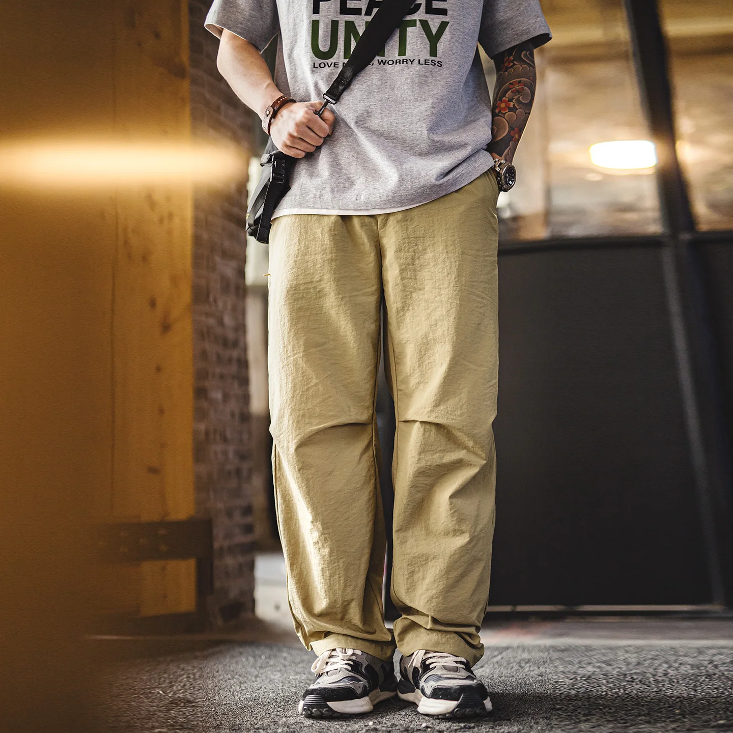 Maden Men's Outdoor Water Repellent Parachute Pants Lightweight Straight Cargo Trousers Casual Elastic Waist Trousers for Spring
Maden Men's Outdoor Water Repellent Parachute Pants Lightweight Straight Cargo Trousers Casual Elastic Waist Trousers for Spring