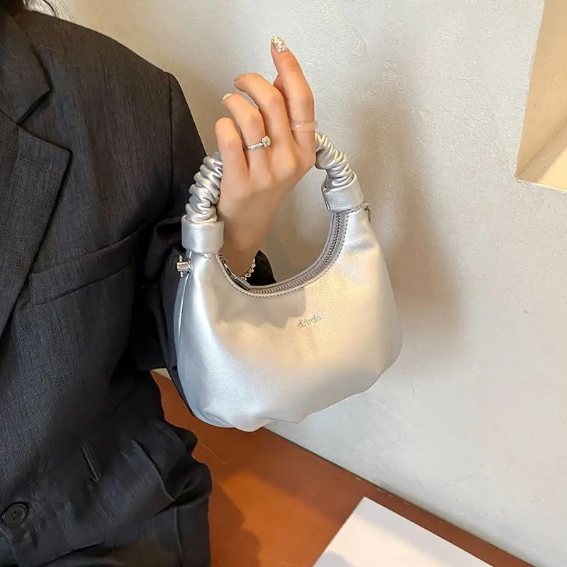 Handheld Fashion Pea Bag Women's Summer New Style Simple and Versatile Shoulder Bag High End Trendy Women's Bag
Handheld Fashion Pea Bag Women's Summer New Style Simple and Versatile Shoulder Bag High End Trendy Women's Bag