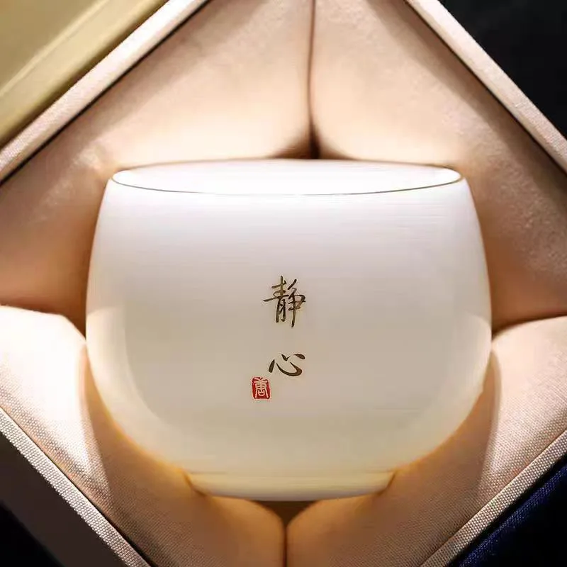 The master's cup of white porcelain made of jadeite is a personal ceramic tea tasting cup
The master's cup of white porcelain made of jadeite is a personal ceramic tea tasting cup