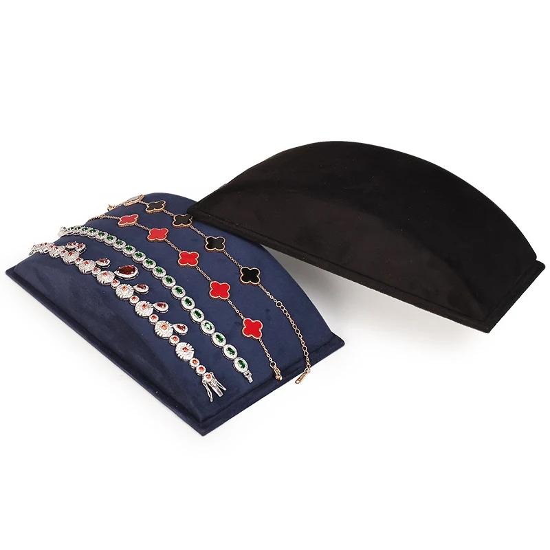 Бархатная тканевая подставка для браслета, подставка для хранения ожерелья, браслета, поднос для хранения ювелирных изделий, реквизит, украшение для потоковой фото
Бархатная тканевая подставка для браслета, подставка для хранения ожерелья, браслета, поднос для хранения ювелирных изделий, реквизит, украшение для потоковой фото