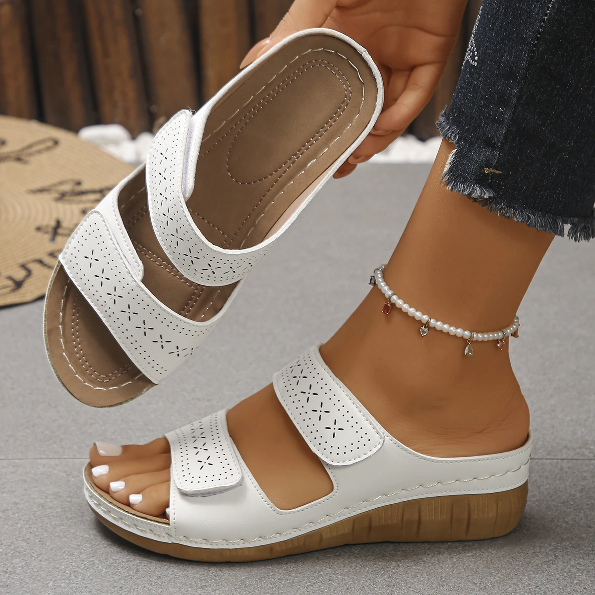 Women Sandals Casual Wedge Slippers Comfortable Thick-soled Open-toe Slippers Platforms Women Shoes Fashion Lightweight Sandals
Women Sandals Casual Wedge Slippers Comfortable Thick-soled Open-toe Slippers Platforms Women Shoes Fashion Lightweight Sandals