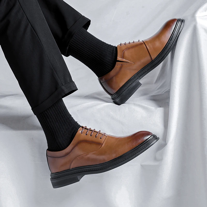 Black brown men's leather shoes Minimalist gentleman style Leisure Party office groom wedding Business men's shoes Hot New
Black brown men's leather shoes Minimalist gentleman style Leisure Party office groom wedding Business men's shoes Hot New