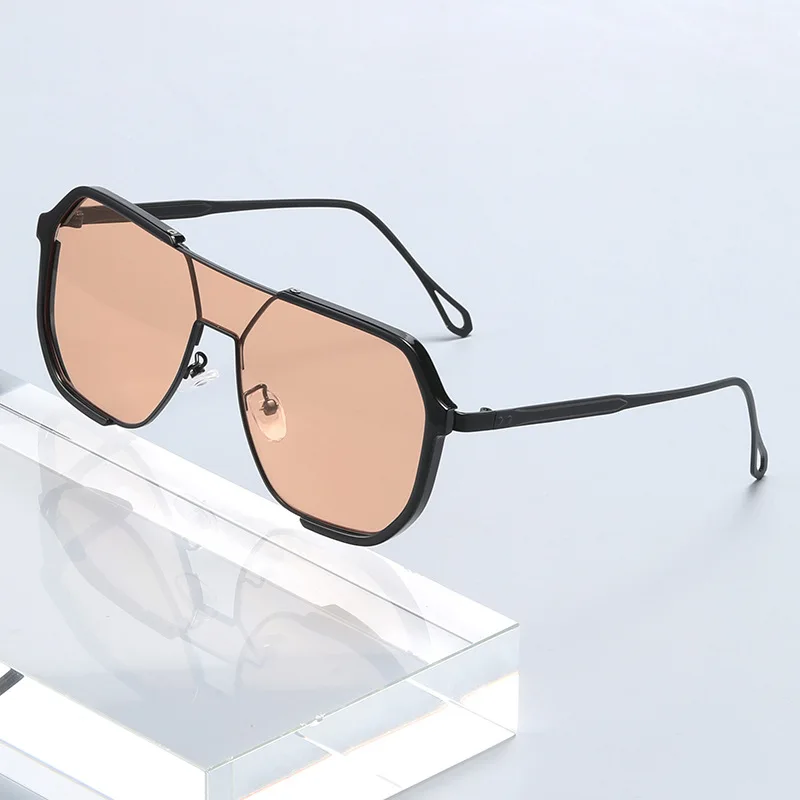 Модные двухлучевые солнцезащитные очки в большой многоугольной оправе вогнутой формы и забавными солнцезащитными очками 31758
Модные двухлучевые солнцезащитные очки в большой многоугольной оправе вогнутой формы и забавными солнцезащитными очками 31758