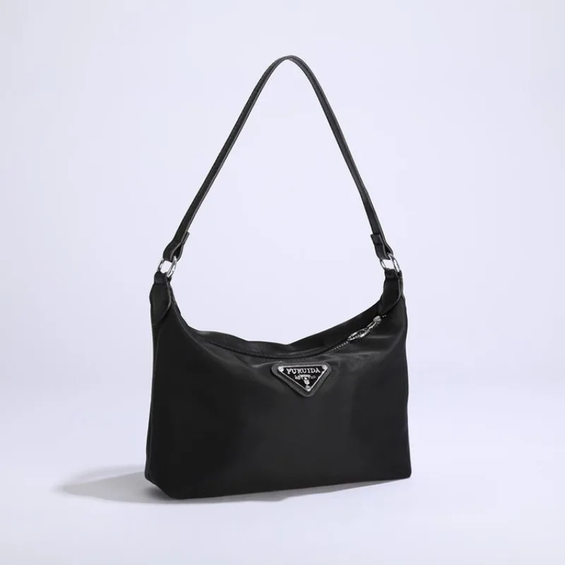 European Girls' Crossbody With Unique Hand-Carry System, Versatile For Summer Commuter Daily Elegance Activities
European Girls' Crossbody With Unique Hand-Carry System, Versatile For Summer Commuter Daily Elegance Activities