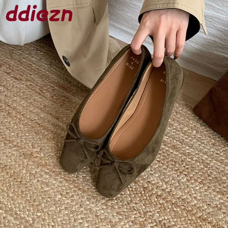 Новая мягкая модная женская обувь из флока на плоской подошве, роскошная женская обувь с квадратным носком и узлом-бабочкой, женская обувь без шнуровки на мелкой подошве 
Новая мягкая модная женская обувь из флока на плоской подошве, роскошная женская обувь с квадратным носком и узлом-бабочкой, женская обувь без шнуровки на мелкой подошве