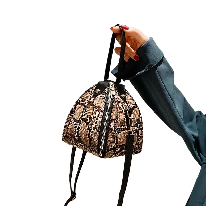 Women New Trendy Triangular Zongzi Bag Korean Version Leopard Print One-shoulder Handbag Fashionable Versatile Crossbody Bag
Women New Trendy Triangular Zongzi Bag Korean Version Leopard Print One-shoulder Handbag Fashionable Versatile Crossbody Bag