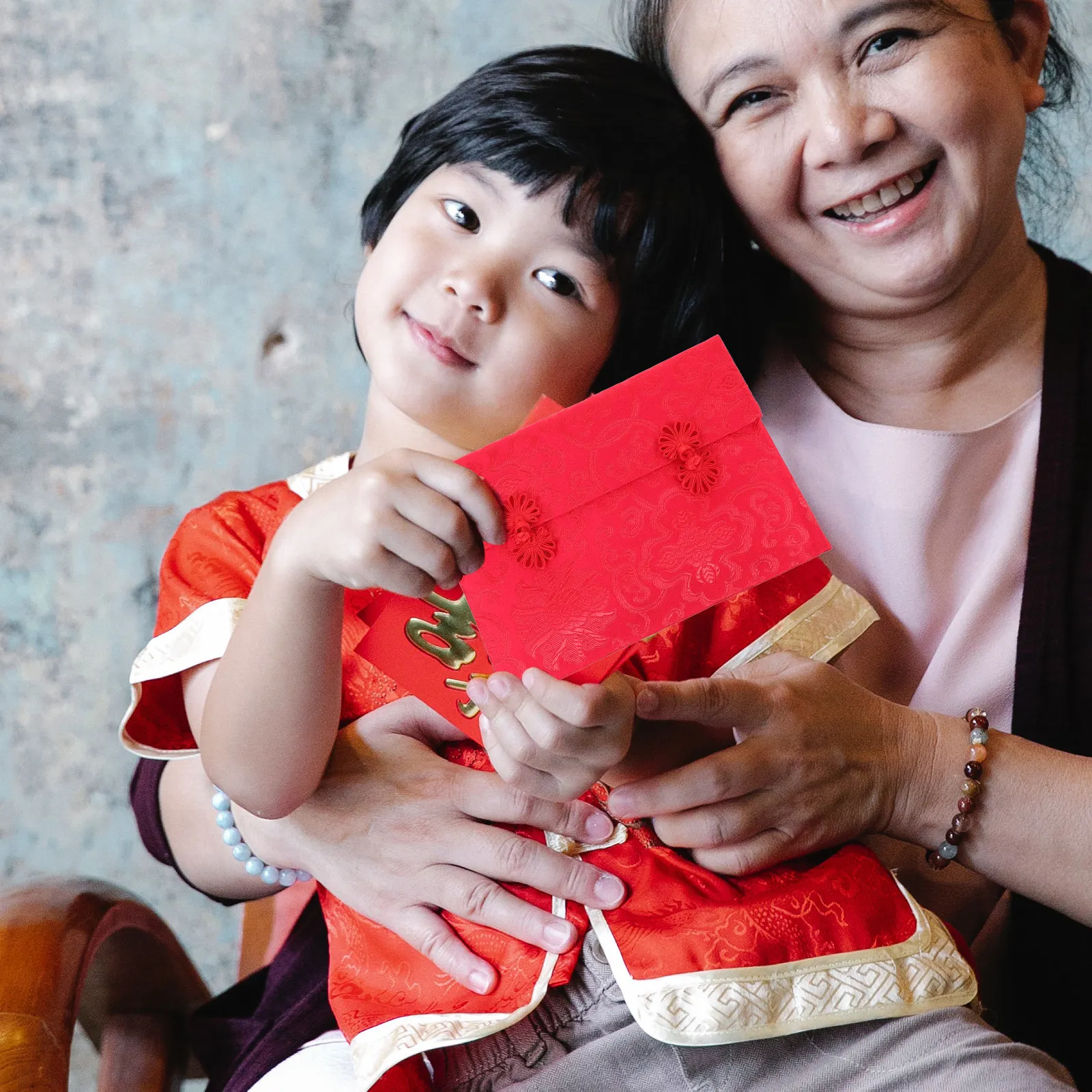 1 шт. Креативный красный конверт для китайского Нового года, тканевый денежный пакет с застежкой-пряжкой, праздничный дизайн для праздников
1 шт. Креативный красный конверт для китайского Нового года, тканевый денежный пакет с застежкой-пряжкой, праздничный дизайн для праздников